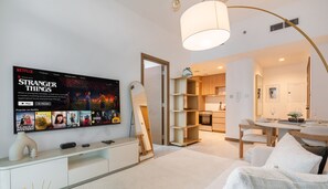 Luxury-Apartment, Balkon, Stadtblick | Wohnbereich