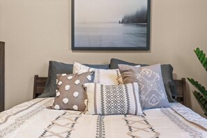 2 Schlafzimmer, Schreibtisch, Bügeleisen/Bügelbrett, kostenloses WLAN