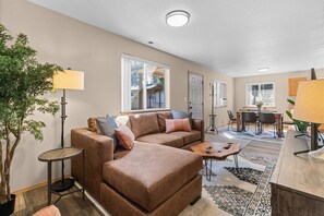 Smart TV, fireplace - Long Stays Welcome |Single Level Home w/Fireplace |Close to Silverwood, Restaurants & Hayden Lake! (Hayden)