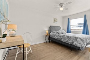 1 soverom, skrivebord, strykejern/-brett og wi-fi (inkludert)