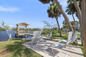 Terrace/patio - Waterfront Angler’s Paradise, 3BR/2.5BA w/ Dock, Boat Ramp, Kayaks, HorseShoes, CornHole, Ping Pong (New Port Richey)