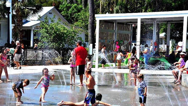 A water play area with children and adults enjoying the water. - Waterfront Angler’s Paradise, 3BR/2.5BA w/ Dock, Boat Ramp, Kayaks, HorseShoes, CornHole, Ping Pong (New Port Richey)