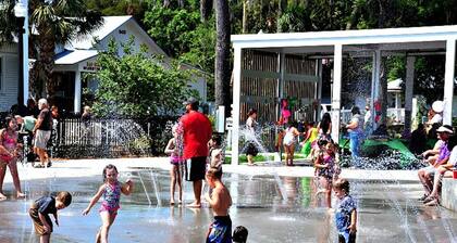 Waterfront Angler’s Paradise, 3BR/2.5BA w/ Dock, Boat Ramp, Kayaks, HorseShoes, CornHole, Ping Pong