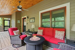 Terrace/patio - Creekview Cabin | Screened Porch With Indoor Wood Burning Fireplace (Highlands)