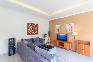 Smart TV - 2-bedroom villa in peaceful Bali Enjoy tranquility (Bali)