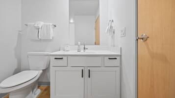 淋浴设施、吹风机