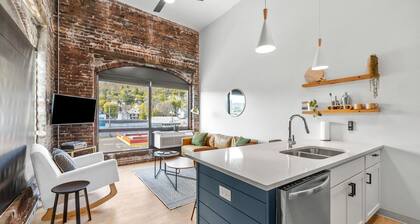 Craft District Apt w/ Gym & Coffee Shop 316