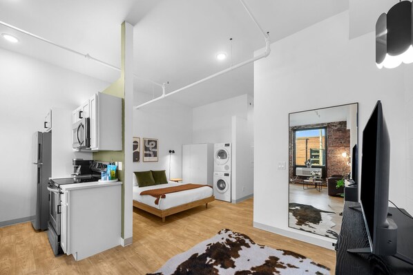 1 habitación, tabla de planchar con plancha y wifi 