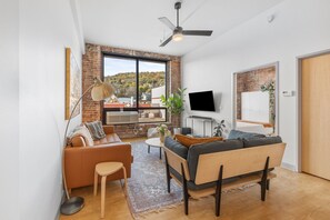 Unclassified image, 3 of 26, button