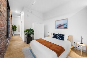 1 chambre, fer et planche à repasser, accès Internet