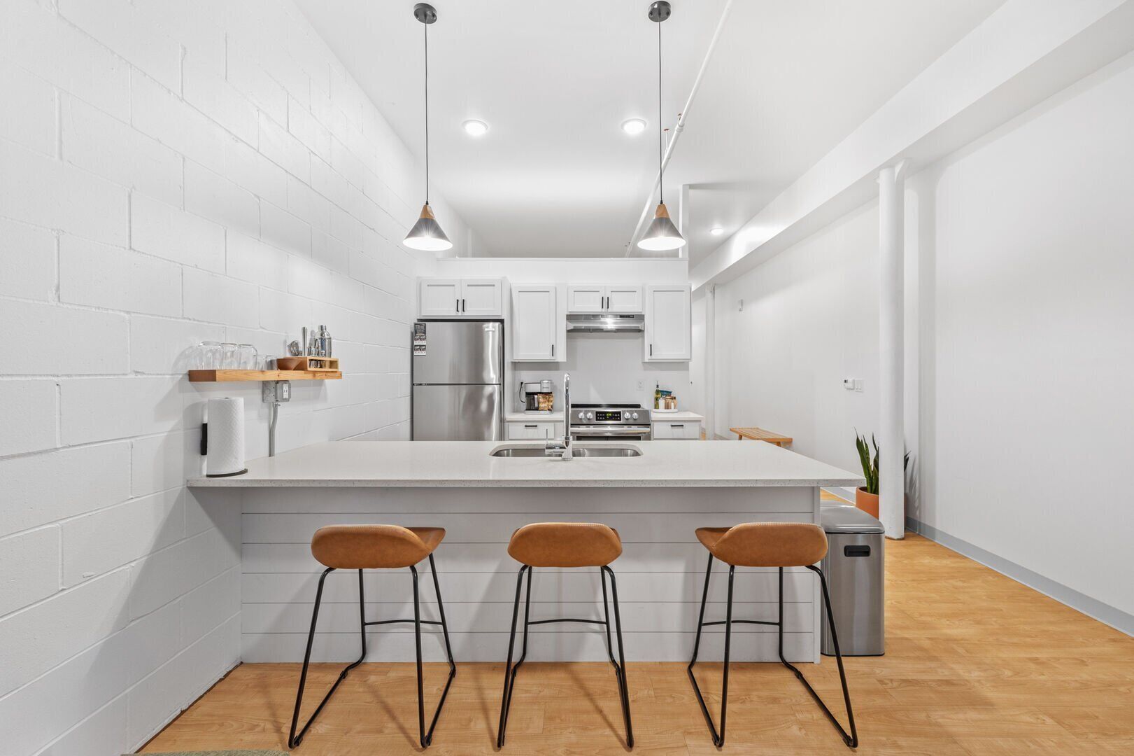 Kjøleskap, mikrobølgeovn, ovn og kokeplater