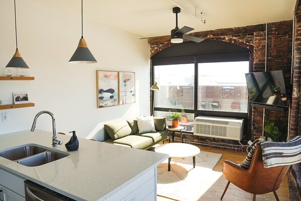 TV - Enger Lofts w/ Gym, Elevator, Coffee Shop | 307 (Duluth)