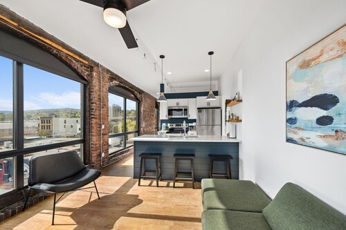 Craft District Apt w/ Gym & Coffee Shop 307