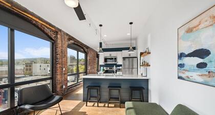Craft District Apt w/ Gym & Coffee Shop 307