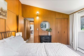 4 bedrooms, WiFi, bed sheets