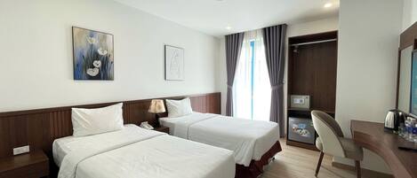 객실 내 금고, 책상, 암막 커튼, 방음 설비