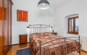 4 bedrooms, free WiFi, bed sheets