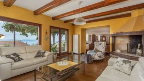 TV, fireplace - Villa View Kvarner in Opatija by Villas Guide (Icici)