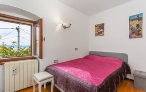 4 bedrooms, free WiFi, bed sheets