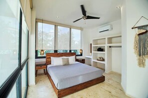 5 slaapkamers, een strijkplank/strijkijzer, reisbedje, wifi