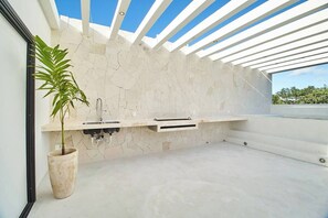 Indoor spa tub