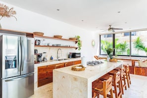 Fridge, microwave, oven, stovetop - New Spacious Villa with Rooftop dipping pool (Tulum)