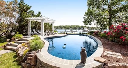 Oasis by the Bay - Waterfront Heated Pool Hot Tub!
