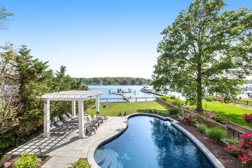 Oasis by the Bay - Waterfront Heated Pool Hot Tub!