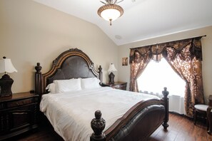 3 bedrooms, desk, iron/ironing board, free WiFi