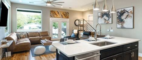 Luxury Townhome, Non Smoking, Private Pool | Private kitchen