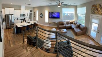 Luxury Townhome, Non Smoking, Private Pool | Living area
