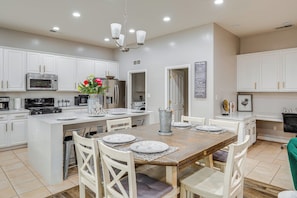 Fridge, microwave, stovetop, dishwasher - 8 Mi to Beach Park: Bakersfield Gem w/ Yard! (Bakersfield)