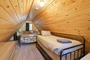 1 bedroom, internet, bed sheets - Hike, Ski & Sip: Arnold Cabin 4 Mi to State Park! (Arnold)