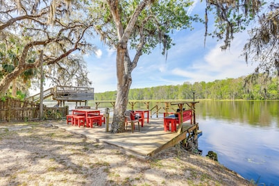 Lanai & Fire Pit: Riverfront Studio in Chiefland!