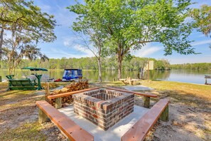 Property grounds - Dock & Fire Pit: Scenic Studio on Suwannee River! (Chiefland)