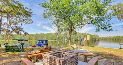 Dock & Fire Pit: Scenic Studio on Suwannee River!