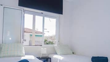 3 bedrooms, iron/ironing board, internet