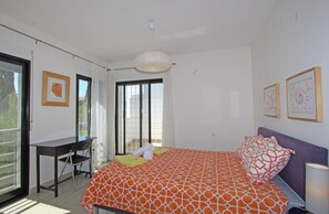 3 chambres, fer et planche à repasser, Wi-Fi gratuit, draps fournis