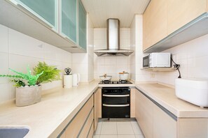 Private kitchen - CityHome-3BRs 2Baths Jing'An Temple (Shanghai)