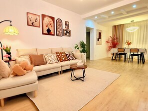 Front of property - CityHome-3BRs 2Baths Jing'An Temple (Shanghai)