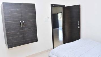 5 bedrooms, iron/ironing board, WiFi