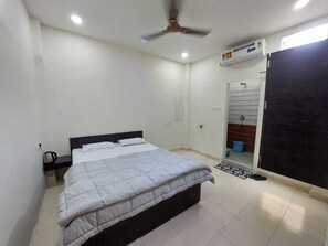 5 Schlafzimmer, Bügeleisen/Bügelbrett, WLAN