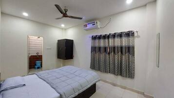 5 bedrooms, iron/ironing board, WiFi