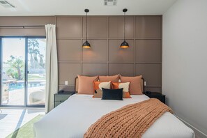 5 bedrooms, iron/ironing board, WiFi, bed sheets