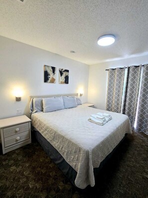 3 chambres, fer et planche à repasser, Wi-Fi, draps fournis