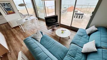 Een televisie en een dvd-speler