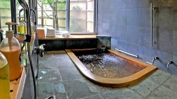Nhà tắm công cộng