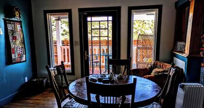 Delightful gypsy bungalow located in the bewitching mountain village of Madrid!