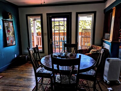 Delightful gypsy bungalow located in the bewitching mountain village of Madrid!