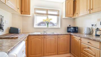 Mesin pencuci piring dan peralatan masak/sendok-piring